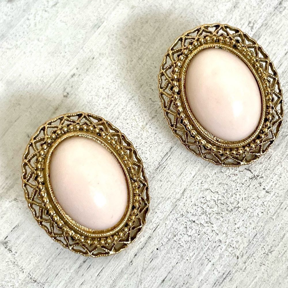 Gold tone vintage post earrings